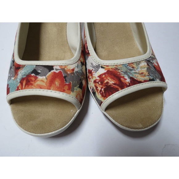 Aerosoles Size 7.5 Wide Wedge Heel Slingback Sandal Heels Beige Dozen Roses - Picture 6 of 11